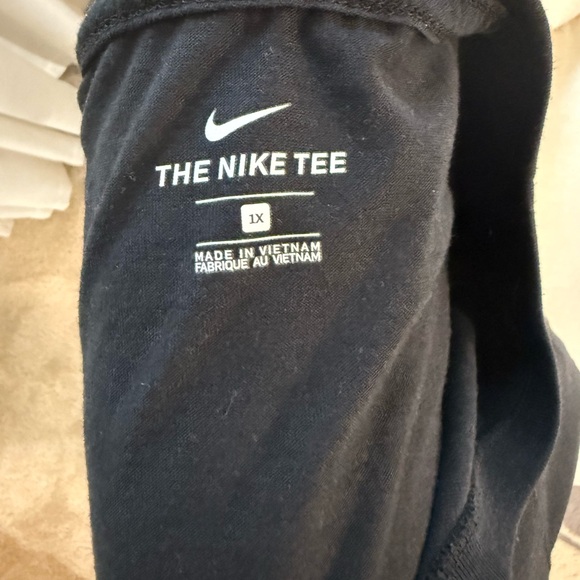 Nike Women's Black Short Sleeve Tee - Picture 7 of 7